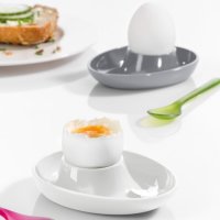 Återvinningsbar äggkopp med plats för sked och äggskal! | Koziol Columbus online hos Northmans.se