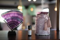 Vacker aroma diffuser/ luftfuktare i rosa glas och tofs från Sthlm Fragrance Supplier | Handla hos Northmans.se