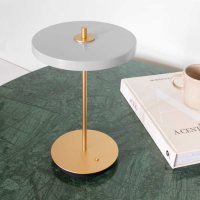 Snygg krämvit bordslampa utan sladd - Asteria Move Nuance Mist - UMAGE | Online hos Northmans.se