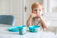 Blå Tallrik/Mugg/Skål för Barn med Djungeldjur. Återvinningsbar Miljövänlig Plast | Koziol Online hos Northmans.se