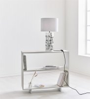 Bordslampa med siluetter på vit keramik - FAMILY Markslöjd | Online hos Northmans.se