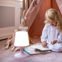 Bordslampa perfekt för barnrummet! Dimbar och utan sladd. | Light To Go online hos Northmans.se