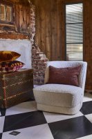 Modern snygg fåtölj i bouclé - Lounge Royal Boucle brun från Jakobsdals | Online hos Northmans.se