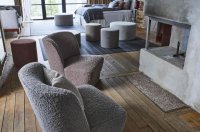 Modern snygg fåtölj i bouclé - Lounge Royal Boucle från Jakobsdals | Online hos Northmans.se