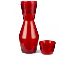 Läcker röd karaff och stapelbara röda glas av munblåst glas - Double Up designad av Troels Oden Hansen | Northmans.se