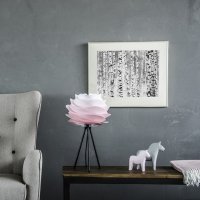 Rosa bordslampa i vardagsrum Carmina -VITA - Northmans