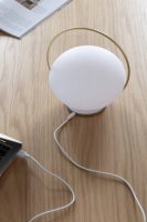 Bärbar LED-lampa Orbit med Unifier-laddare | UMAGE Online hos Northmans.se