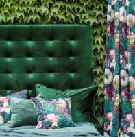 Vacker grön sänggavel i sammet från Jakobsdals | Online hos Northmans.se
