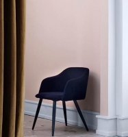 Stilren stol i sammet - Pernilla Insignia Blue - blå - Broste Copenhagen | Online hos Northmans.se
