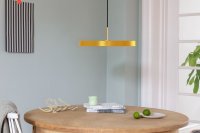 Minimalistisk gul taklampa - Asteria Saffron gul - UMAGE | Online hos Northmans.se