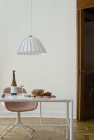 Vit taklampa över köksbord - Romantisk stil - Spring Copenhagen | Online hos Northmans.se