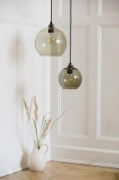 Sphere taklampa i glas - Perfekt att hänga flera i kluster eller i rad! | Spring Copenhagen online hos Northmans.se