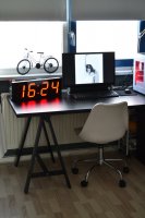 Digital bordsklocka/väggklocka med röda siffror | NeXtime Big D hos Northmans.se